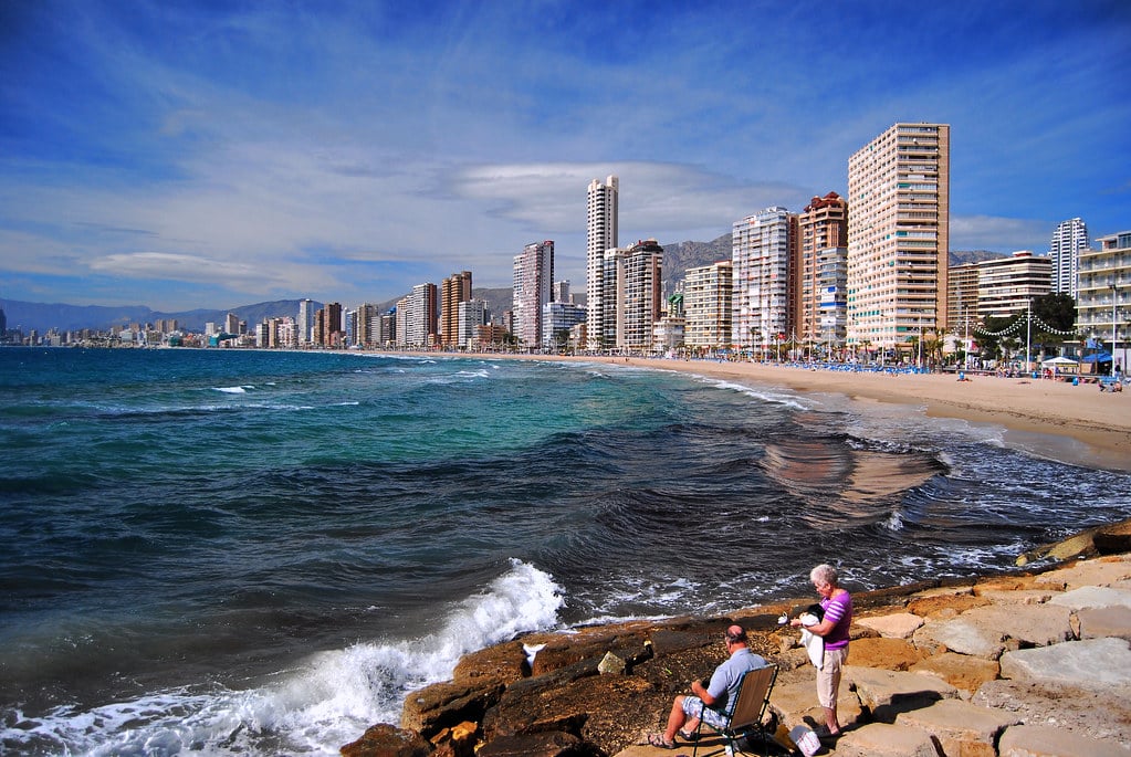 Skyline touristique en bord de mer en Espagne